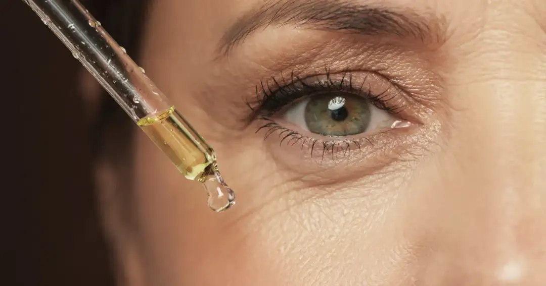 Bakuchiol serum: Czy czeka nas prawdziwa kosmetyczna rewolucja?