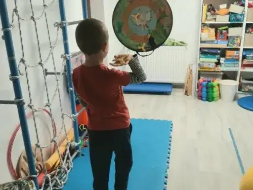 Dyspraksja co to? Objawy, przyczyny i jak wpływa na dzieci