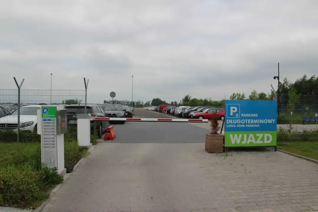 Gdzie parkować na lotnisku Wrocław? Sprawdź najlepsze opcje parkingowe
