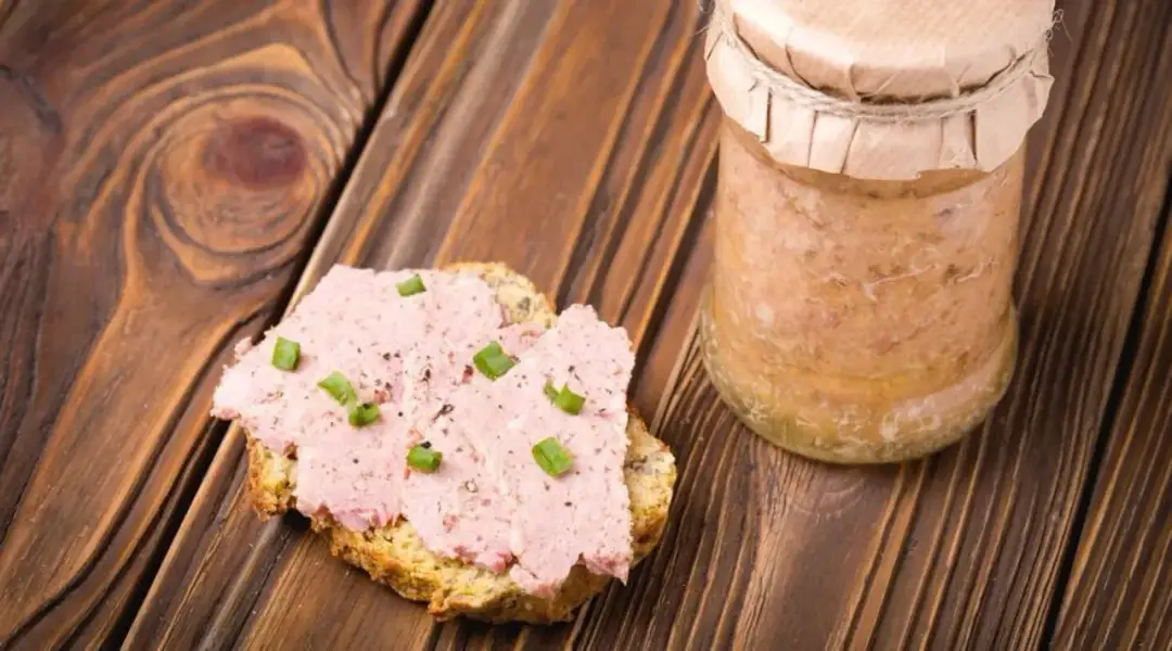 Przepis na kiełbasę ze słoika, która zachwyci Twoich gości