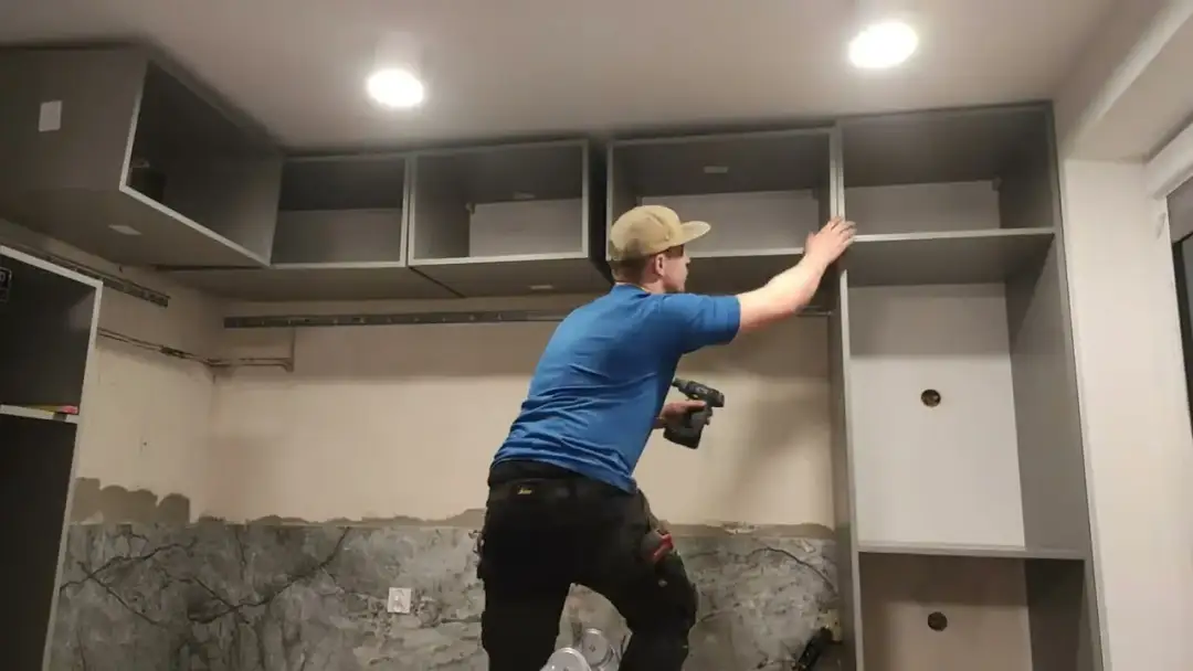 Jak zamontować listwę do mebli kuchennych - proste kroki i porady