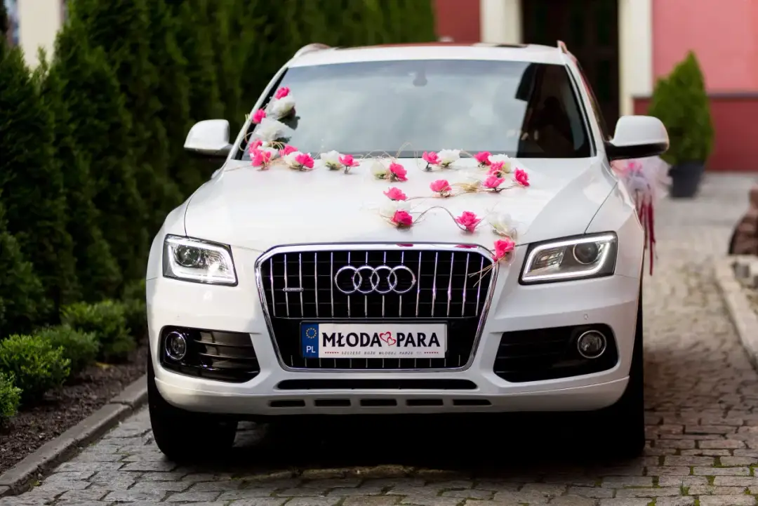 Ile kosztuje wynajem samochodu do ślubu? Ceny, które zaskoczą!