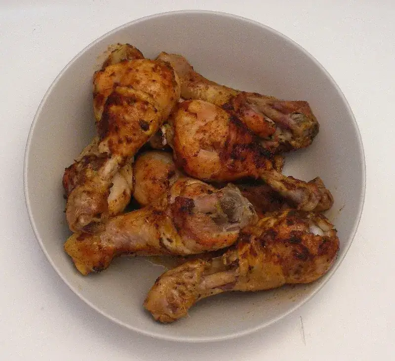 Jak długo piec ćwiartki z kurczaka w rękawie, aby były soczyste?