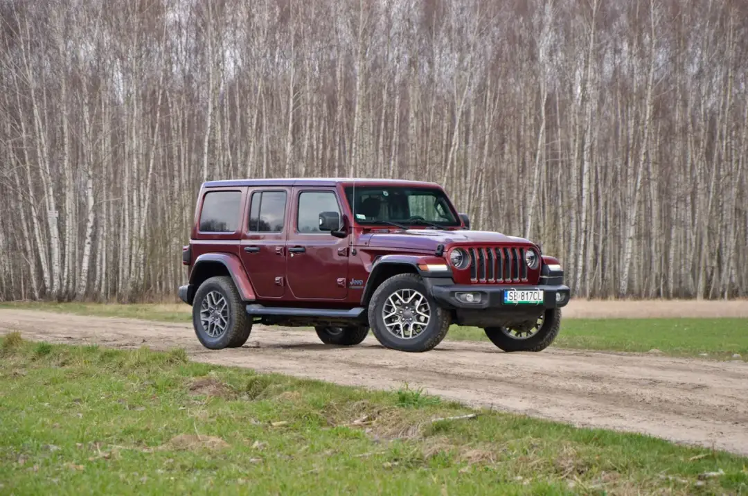 Ile pali Jeep Wrangler? Sprawdź spalanie w mieście, na trasie i mieszane