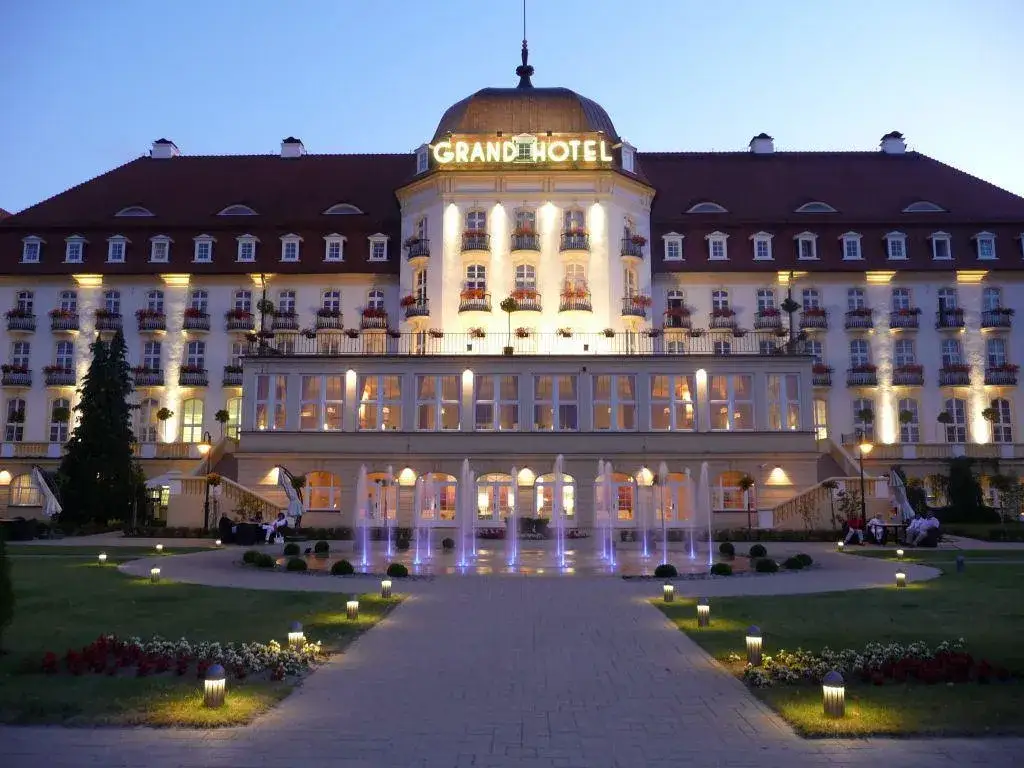 Hotel Marmur gdzie jest? Odkryj jego fikcyjną lokalizację w Sopocie