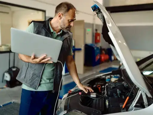 Tester czy interfejs diagnostyczny – co wybrać?