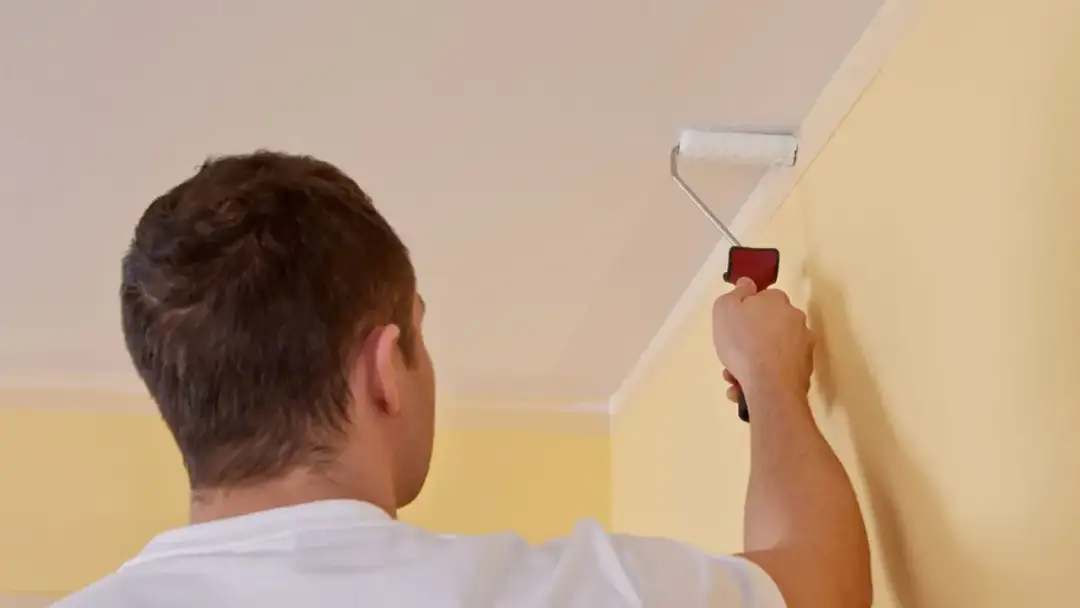 Po jakim czasie malować drugi raz sufit? Poznaj kluczowe zasady schnięcia