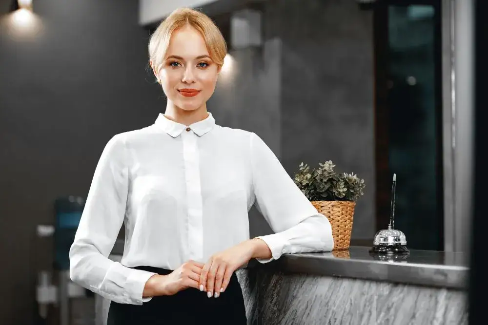 Jakie obowiązki ma recepcjonistka w hotelu? Odkryj ich tajemnice