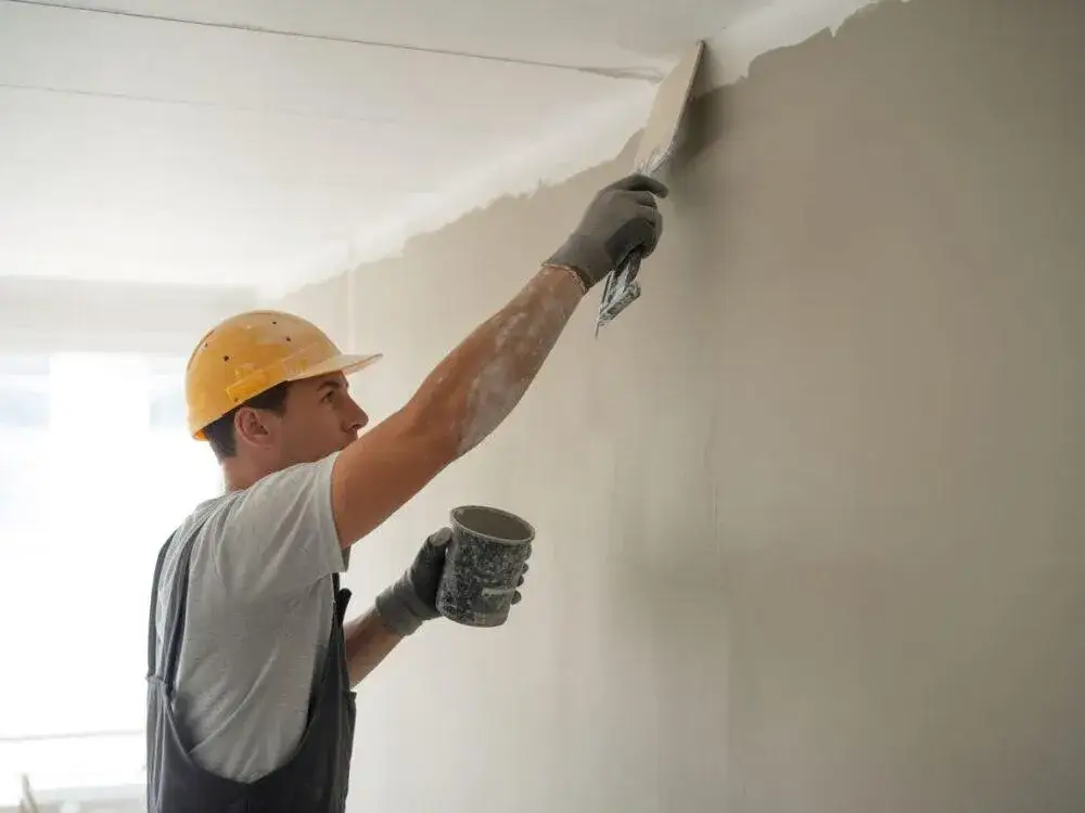 Gruntowanie tynku gipsowego przed gładzią - niezbędne czy zbędne?