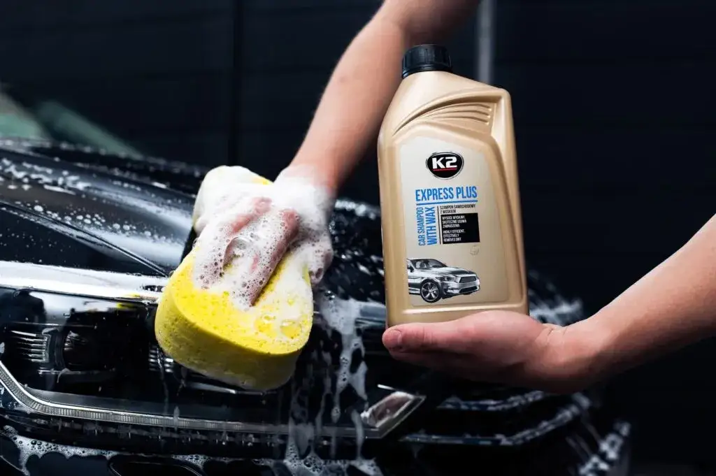 Jak woskować samochód na myjni, aby uniknąć zarysowań i smug