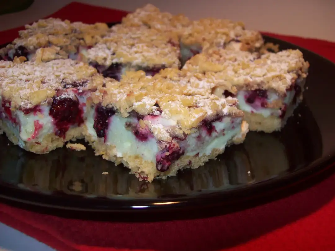 Pyszne ciasto z jeżynami: 3 proste przepisy do wypróbowania