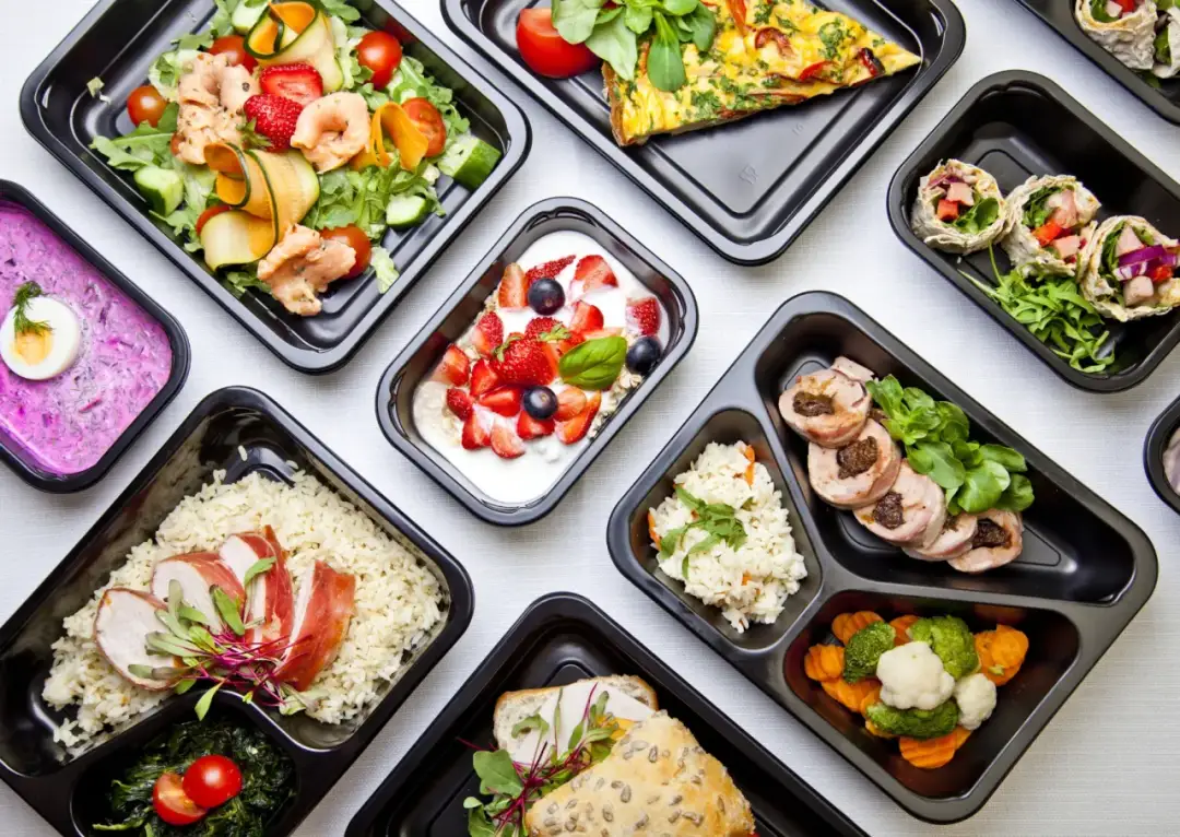 Jak reklamować firmę cateringową? Skuteczne strategie i porady