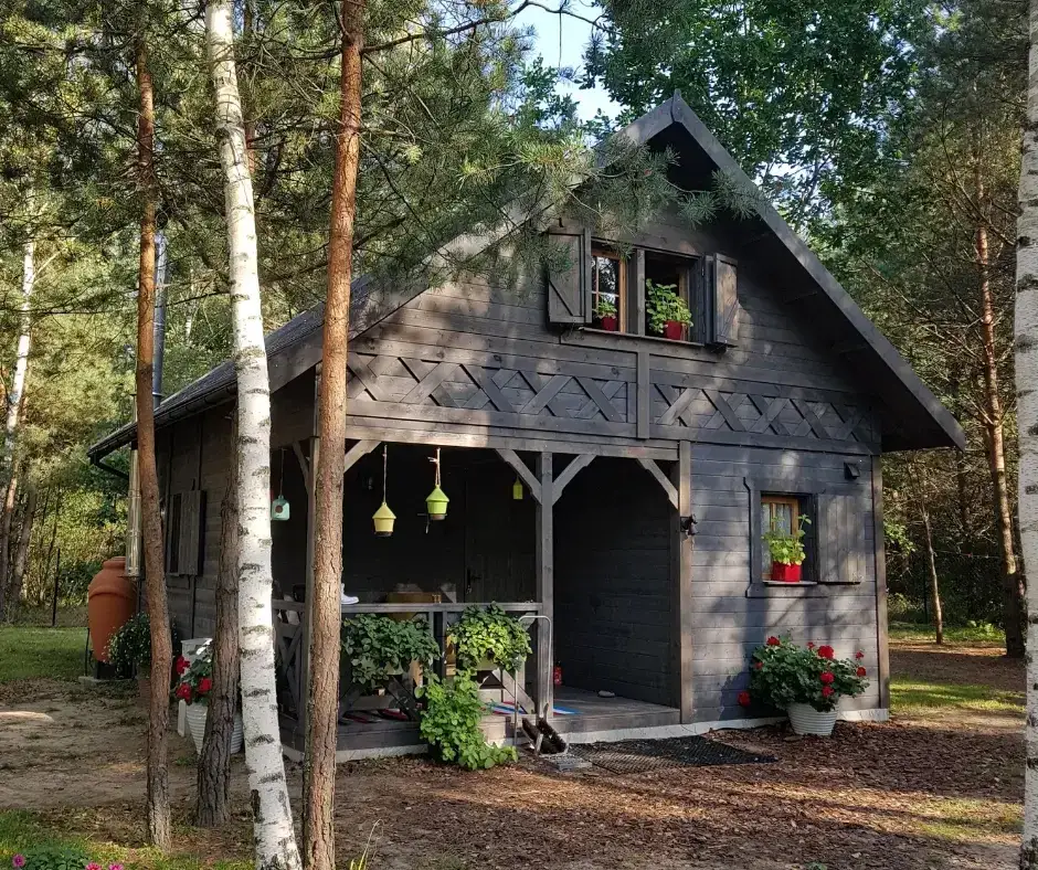 Dom całoroczny: Czym jest i jak odróżnić od letniskowego?