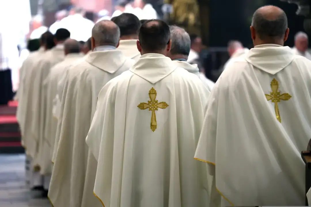 Pożądanie i księża: prawda o ludzkich uczuciach osób duchownych