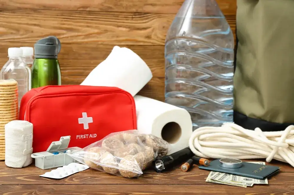 Apteczka turystyczna: Co spakować? Twój przewodnik do bezpiecznej podróży
