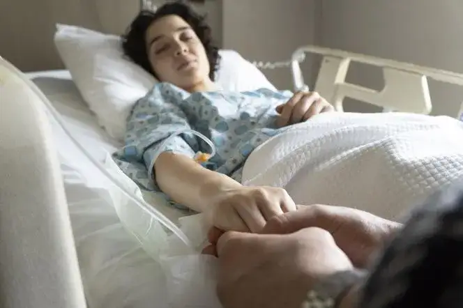 Czy pacjent w śpiączce słyszy? Zaskakujące fakty o świadomości