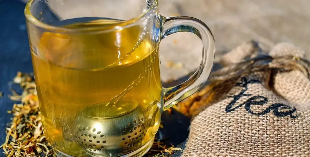 Jaka herbata ma najwięcej kofeiny? Odkryj zaskakujące fakty o herbacie