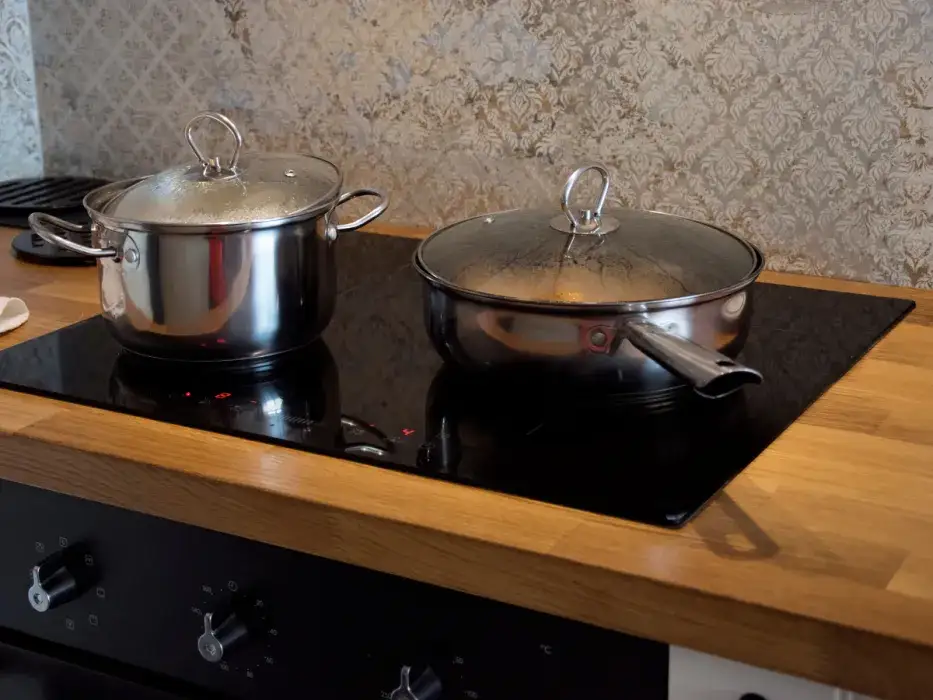 Ile prądu zużywa kuchenka indukcyjna? Sprawdź, ile zaoszczędzisz!