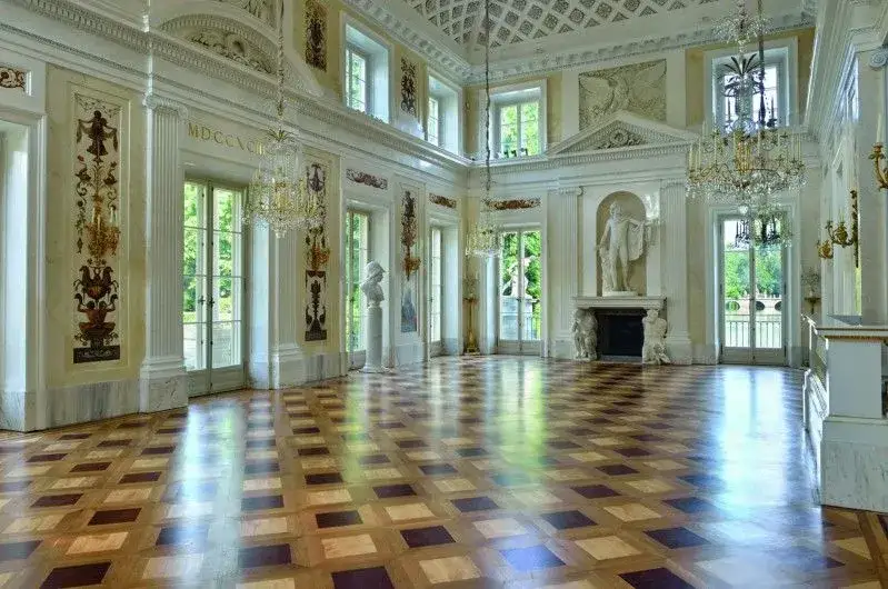 Jak wyglądają Łazienki Królewskie w Warszawie: Unikalne zdjęcia i opisy