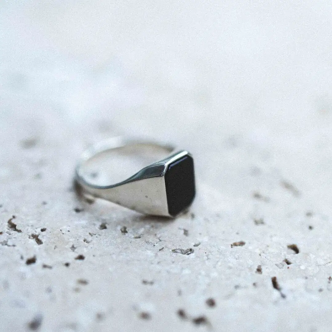 Biżuteria dla mężczyzn – prezent, który naprawdę ma znaczenie