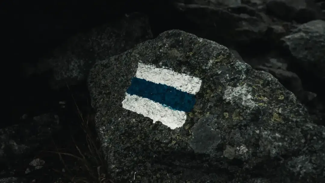 Niebieski szlak co oznacza i dlaczego warto go poznać w górach