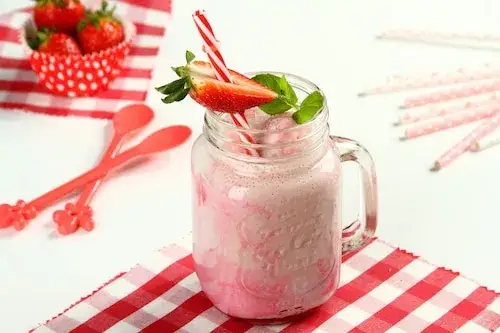 Pomysły na koktajle, które zachwycą smakiem i orzeźwią latem