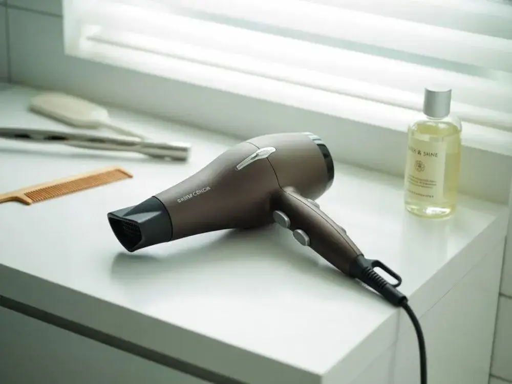Jak wybrać suszarkę? Przewodnik po technologiach i typach włosów