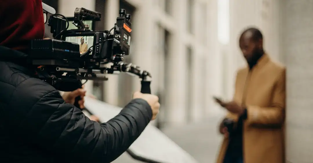 5 Najlepszych Szkół Dziennikarskich w Polsce: Kompletny Przewodnik