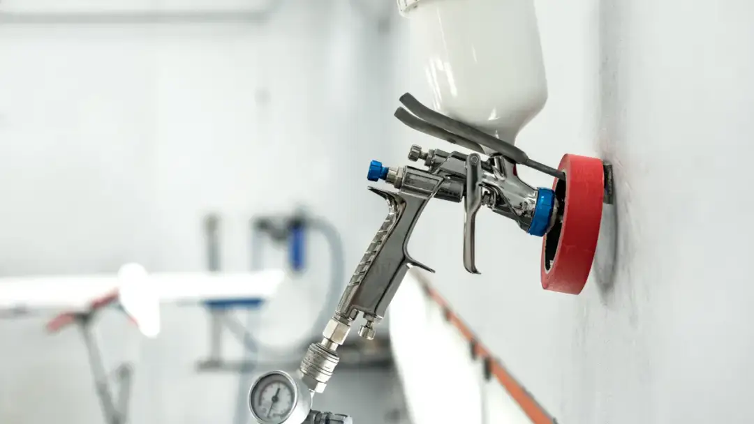 Jaki pistolet do lakierowania samochodu - wybierz najlepszy model dla siebie