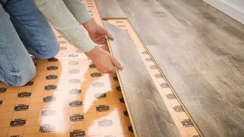 Czy panele można położyć na wykładzinę? Oto, co musisz wiedzieć