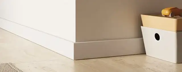 Jak zamontować listwy przypodłogowe PCV - proste błędy, których unikniesz Jak zamontować listwy przypodłogowe PCV - proste błędy, których unikniesz