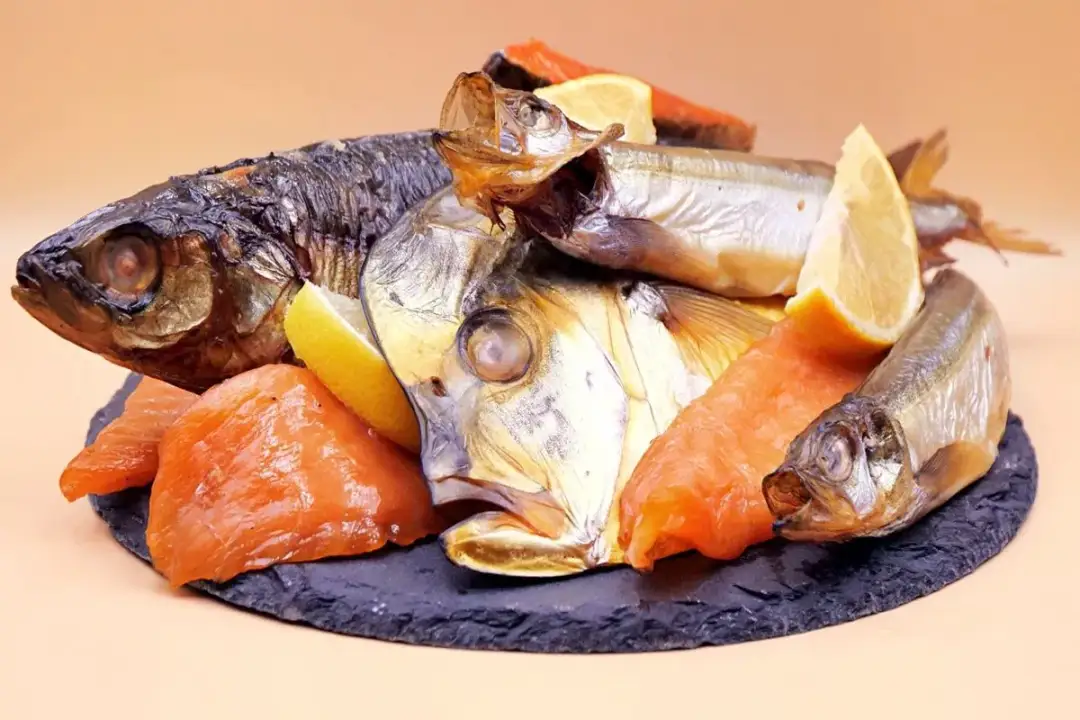 Jakie ryby wędzone nad Bałtykiem? Odkryj smaki i tajniki wędzenia