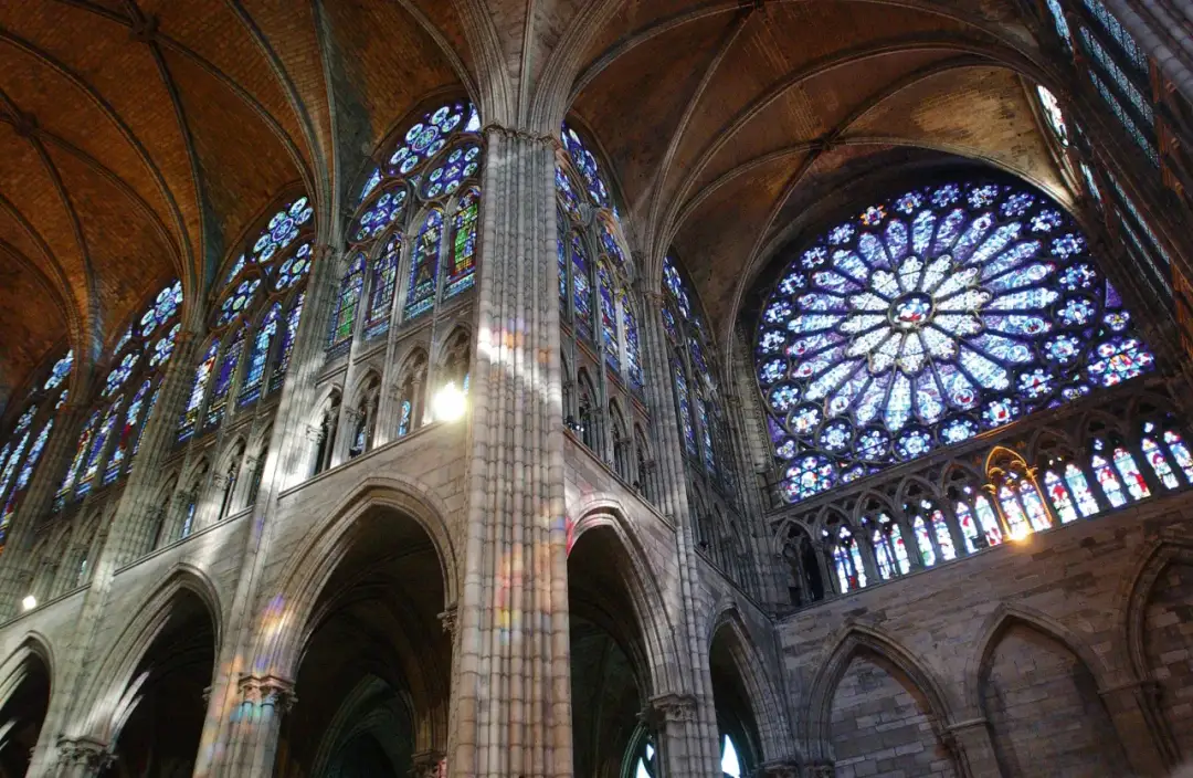 Saint-Denis: Narodziny gotyku i nekropolia królów Francji