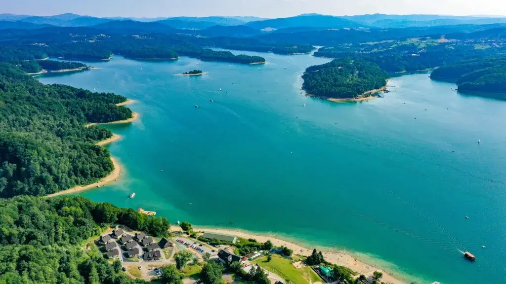 Jezioro Solina: Top Atrakcje i Rozrywki dla Całej Rodziny