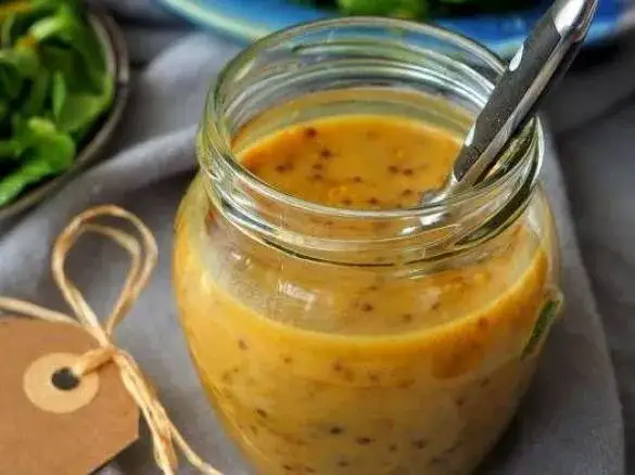 Idealny sos miodowo-musztardowy! Oto sekret domowej receptury
