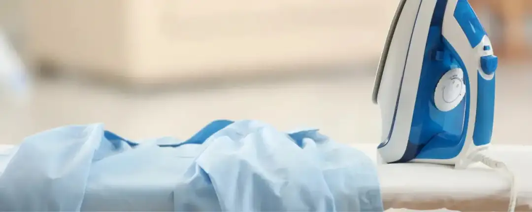 Jak prasować koszule krok po kroku, aby uniknąć zagnieceń i frustracji