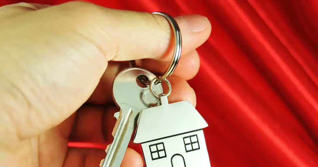 Czy od darowizny mieszkania płaci się podatek? Sprawdź, kiedy nie musisz