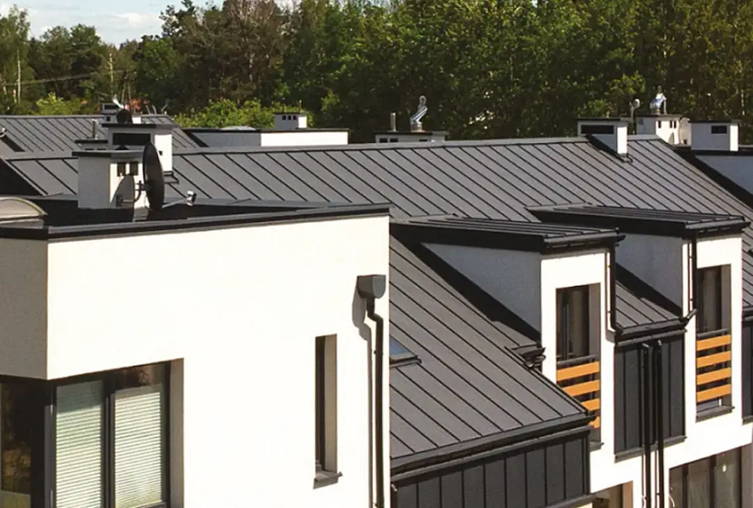 Blacha na rąbek czy dachówka - co wybrać, aby uniknąć kosztów?