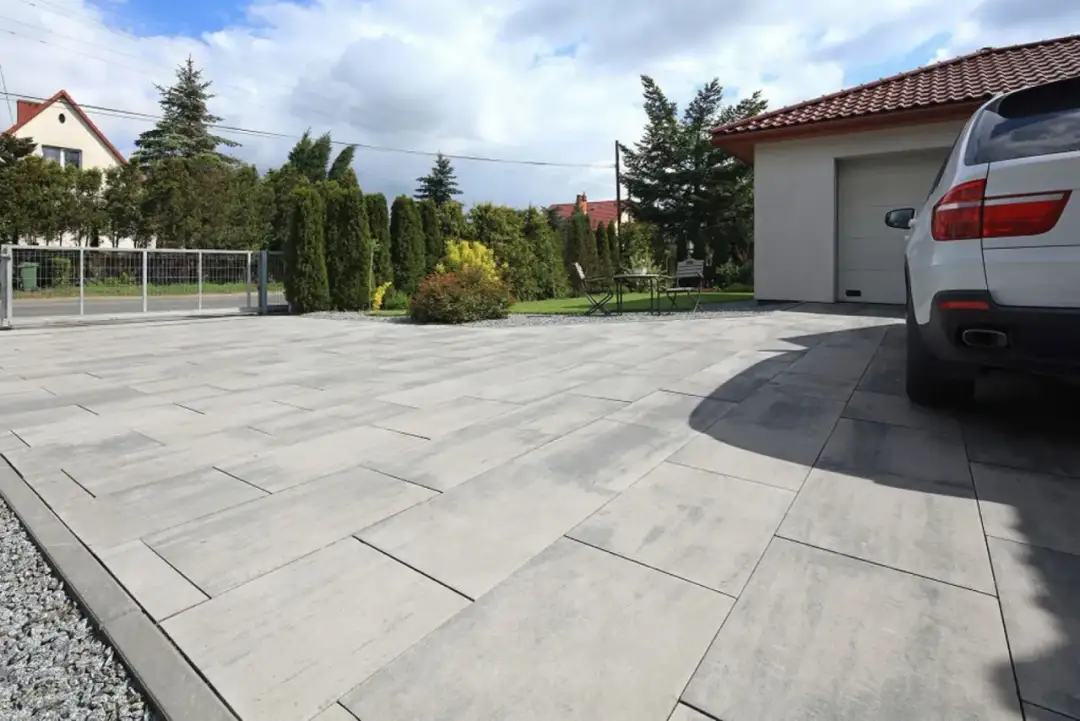 Jaki szeroki podjazd z kostki? Odpowiednia szerokość dla auta