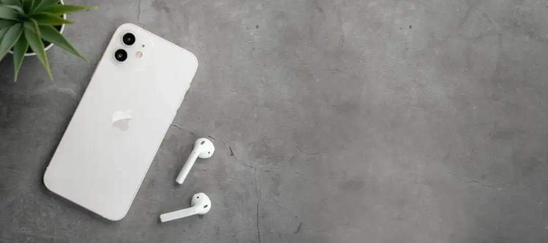 Jak podłączyć słuchawki AirPods do iPhone - proste kroki i porady