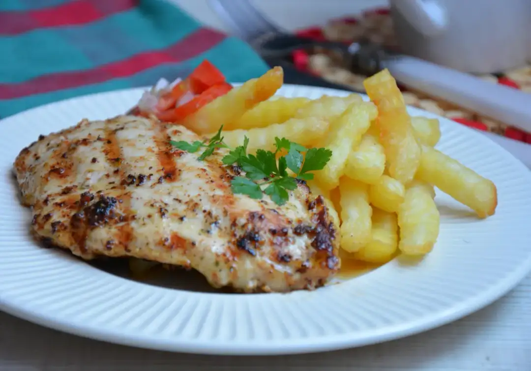 Soczyste piersi z grilla: najlepsze przepisy i techniki grillowania