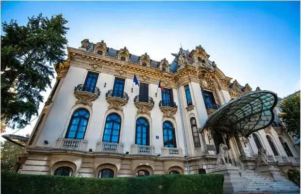 Muzeum Sztuk Pięknych w Bukareszcie: co warto zobaczyć i poznać