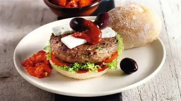 Jak smażyć burgery wołowe, aby były soczyste i pełne smaku