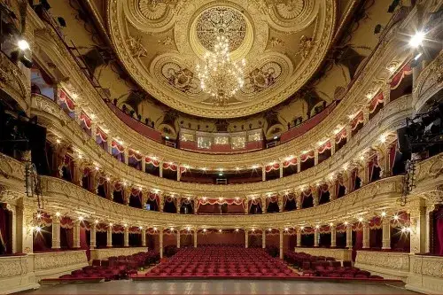 Teatr Słowackiego w Krakowie: historia, repertuar i nadchodzące wydarzenia