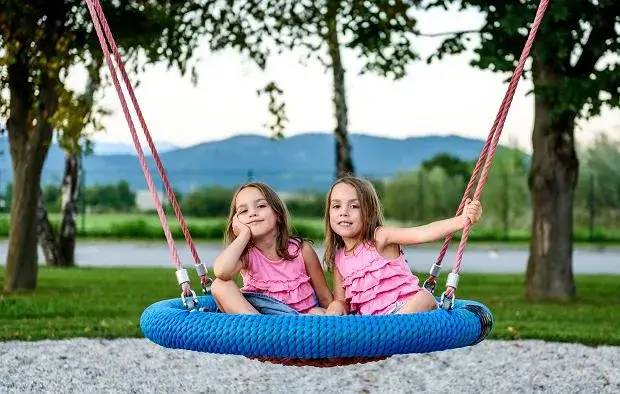 Jak zrobić huśtawkę bocianie gniazdo - proste kroki i porady bezpieczeństwa