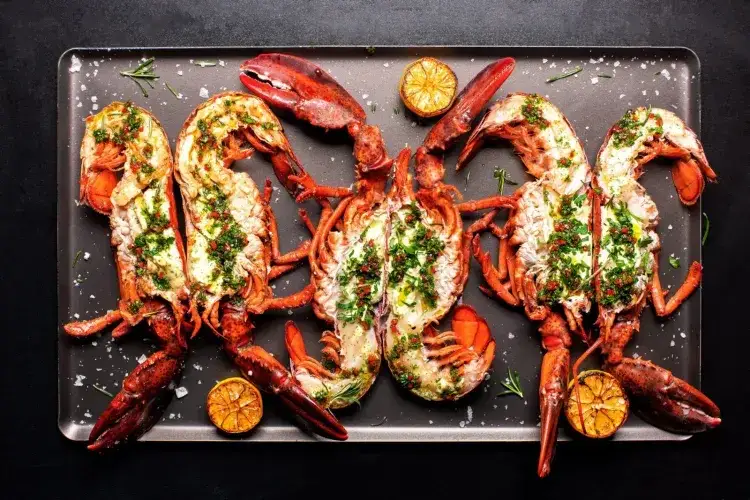 Gdzie zjeść w Rowach? Najlepsze restauracje z rybami i owocami morza