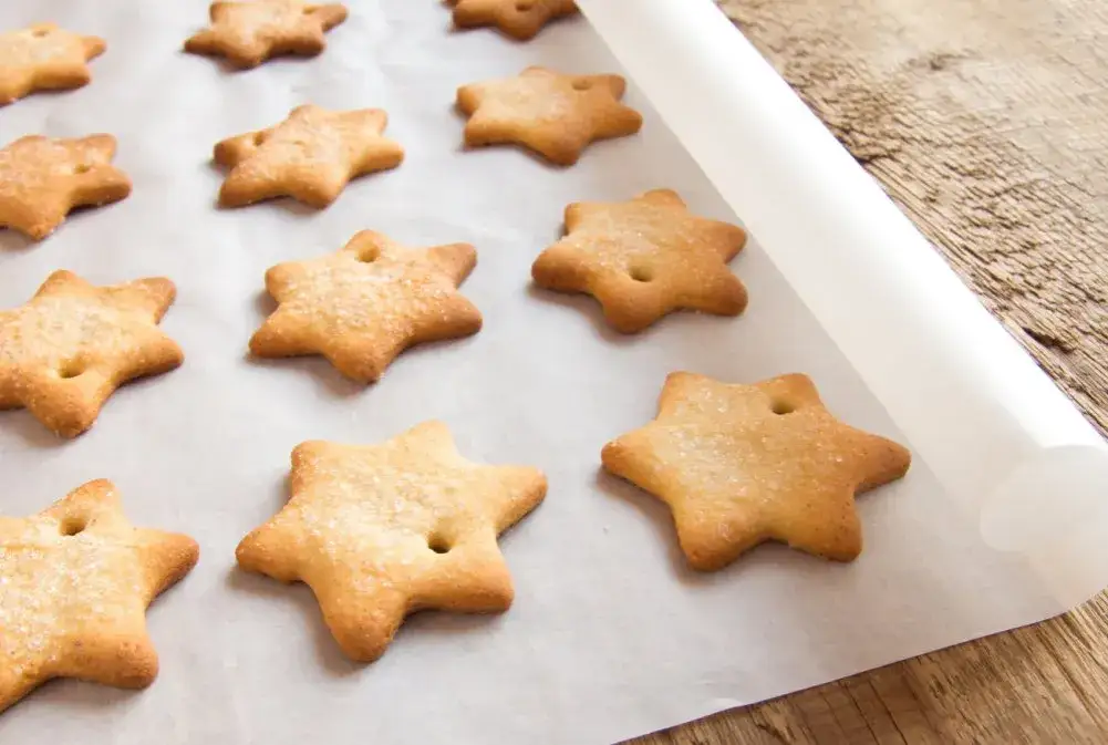 Jak przechowywać kruche ciastka, aby nie straciły świeżości i chrupkości
