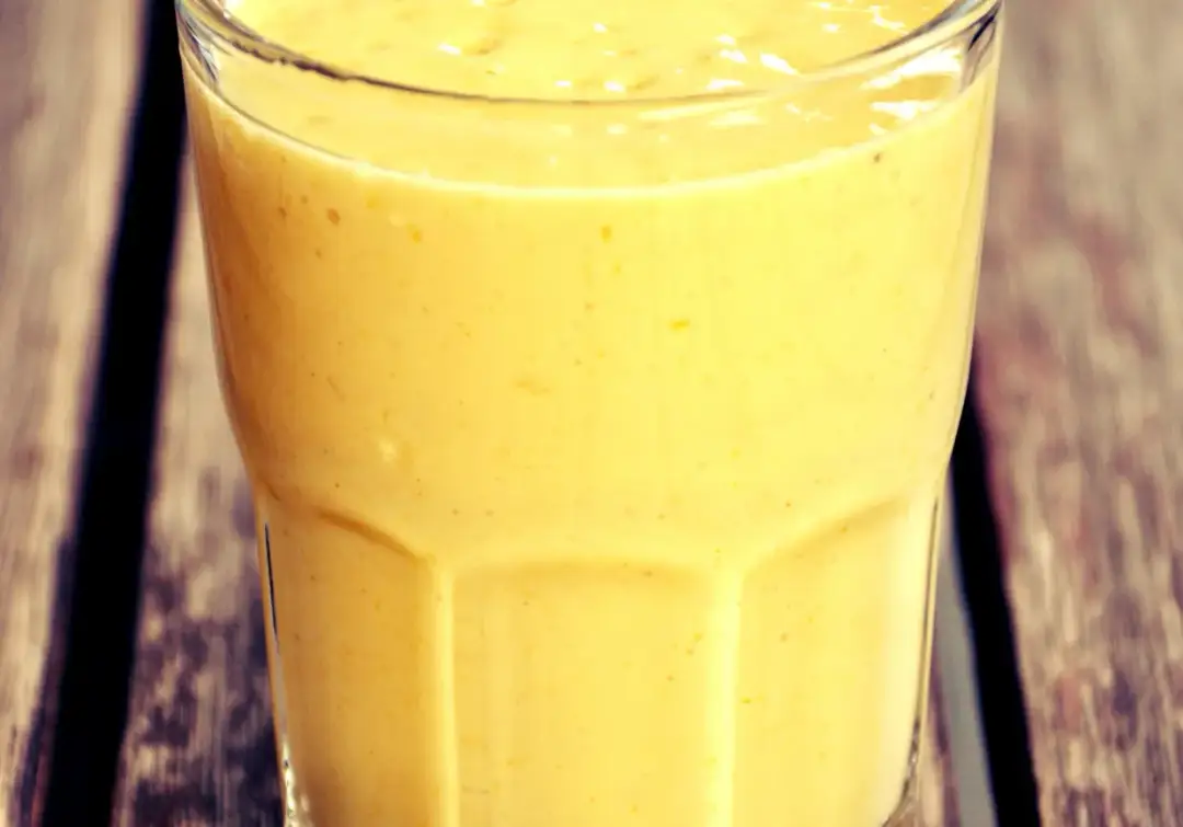 Koktajl z kurkumą: pyszne przepisy na zdrowe napoje pełne energii