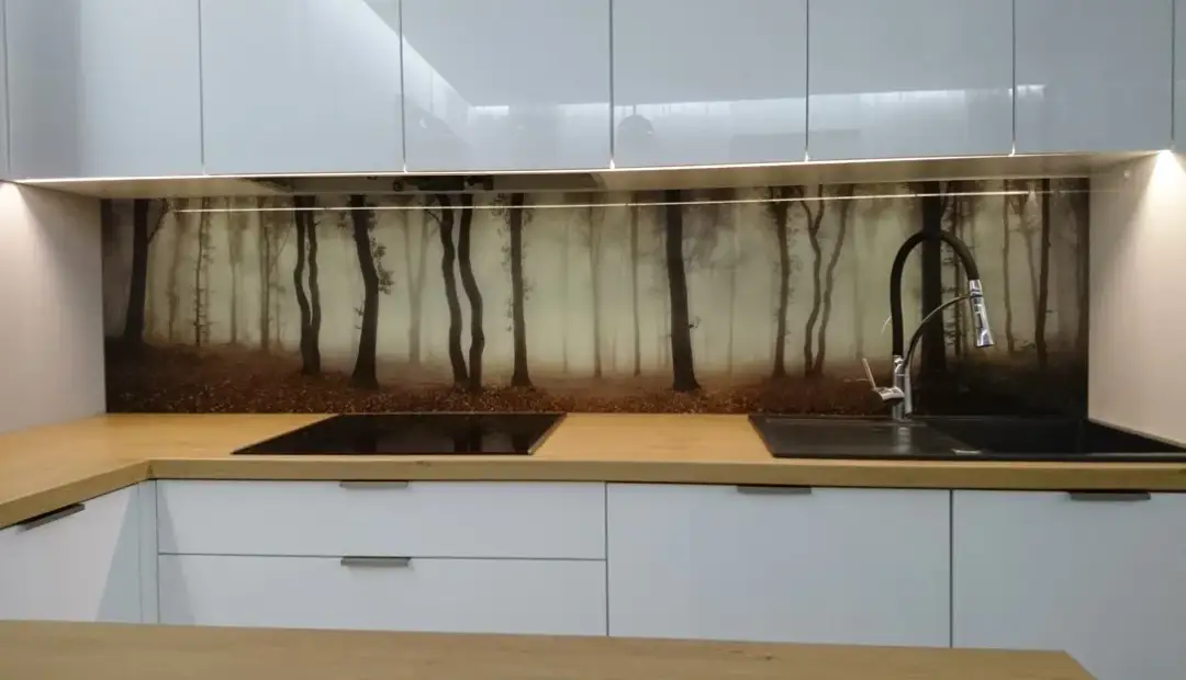 Jak zamontować panele szklane w kuchni - proste kroki i cenne porady