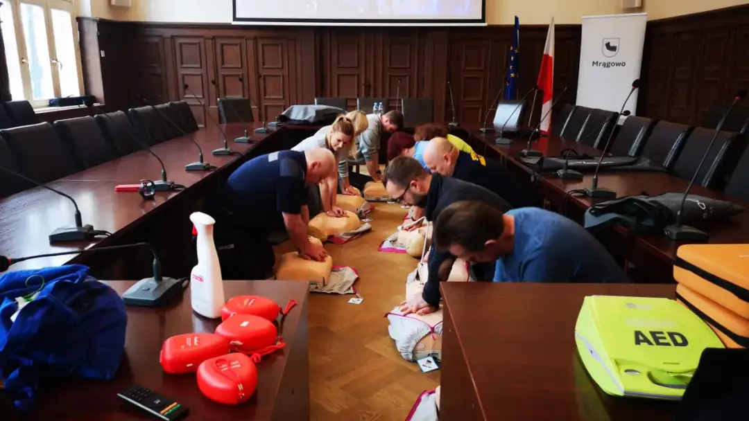 Czy szkolenie z pierwszej pomocy jest obowiązkowe w Twojej pracy?